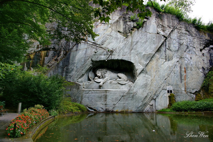 世界上最傷感、最感人的石雕—盧森之獅【原創(chuàng)】 - 晚霞映天 - 晚霞映天的博客